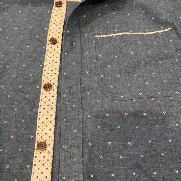 Level Ten Size Large Boys Button-down - Picture 3 of 3